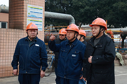 6686体育官网股份公司总经理傅利才一行深入大修现场检查指导工作