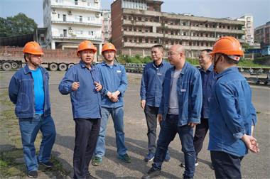 6686体育官网股份公司党委书记廖廷君一行深入江边码头督查防洪防汛工作