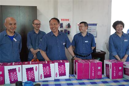 6686体育官网股份公司领导高温时节为一线岗位员工送清凉