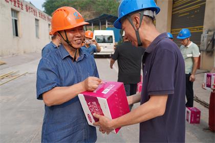 6686体育官网股份公司领导高温时节慰问九禾纳溪基地大修一线员工
