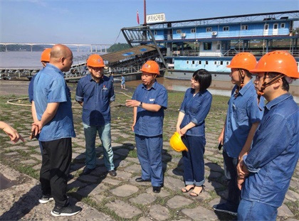 6686体育官网股份公司党委书记廖廷君深入港口检查防洪防汛工作