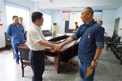6686体育官网股份公司开展“把党的关爱送到老兵心中”暖心慰问活动