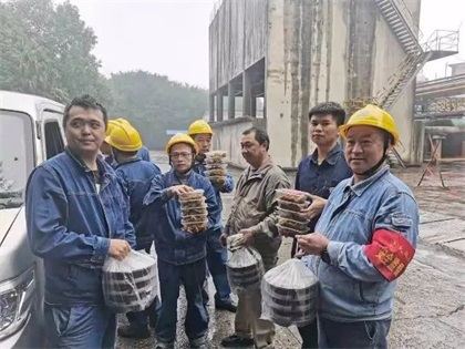 6686体育官网股份公司工会为硝区大修员工送慰问餐