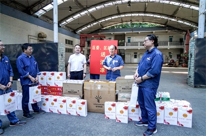 纳溪区委副书记、区长袁维荣带队来6686体育官网股份公司开展“送清凉”慰问活动