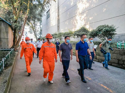 纳溪区委副书记、区长袁维荣到6686体育官网精正技术检测公司检查核与辐射安全工作