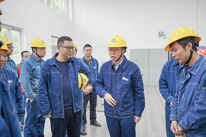 6686体育官网股份公司领导到热电车间祝贺1号煤锅炉装置长周期运行300天