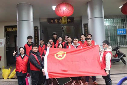 6686体育官网股份公司团委组织志愿者到纳溪区人民医院开展志愿者主题活动
