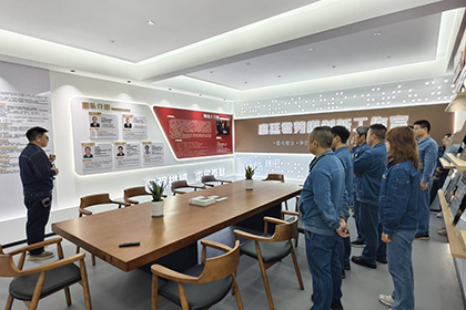 6686体育官网股份公司工会组织广大员工参观劳模和工匠创新工作室及诗书画院